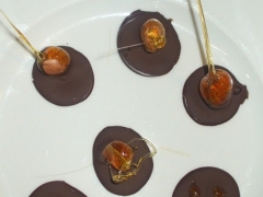 assiette de noisettes dans tous ses éclats